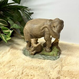 Home Interiors MASTERPIECE PORCELAIN Asian Elephant Sculpture‎